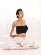 减肥瑜伽教程：瘦腹瑜伽中的腹式呼吸法步骤介绍
